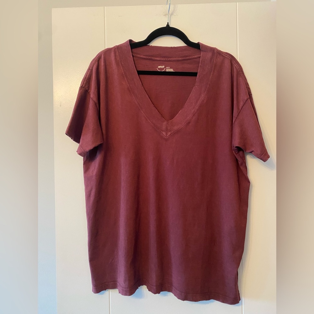 AERIE- Women's V-Neck T-Shirt in Burgundy